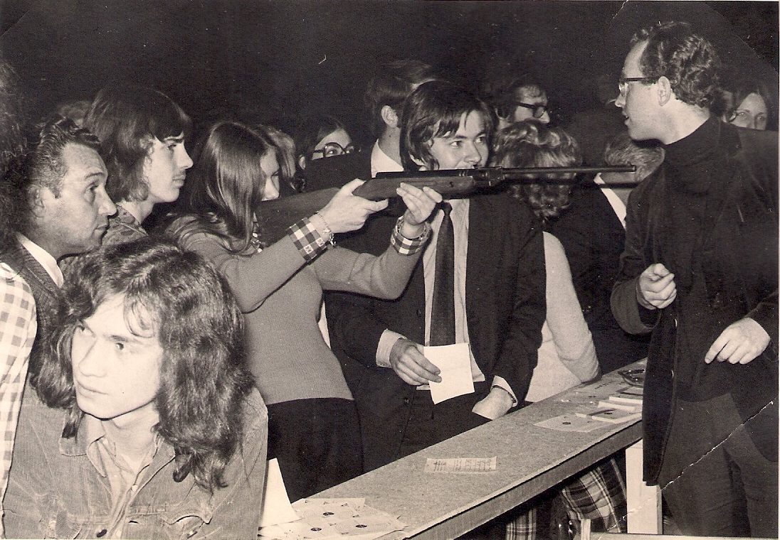 Feestelijke bijeenkomst ivm de opening van een nieuwe productiehal bij Coq aan de Kanaalweg in 1973